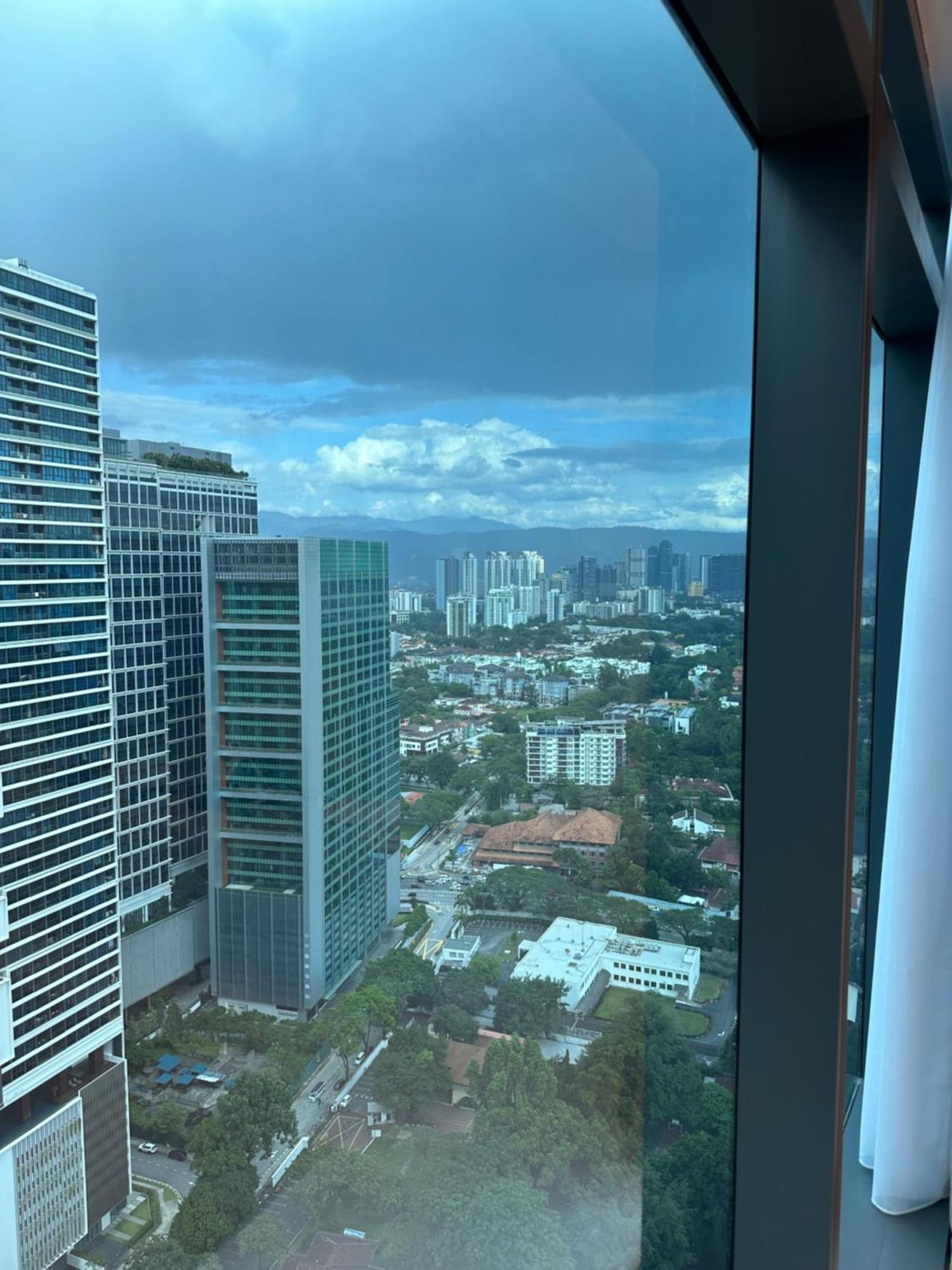 Eaton Residence Klcc Куала Лумпур Екстериор снимка